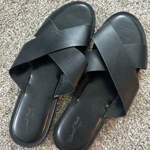 Black Crossover Sandals